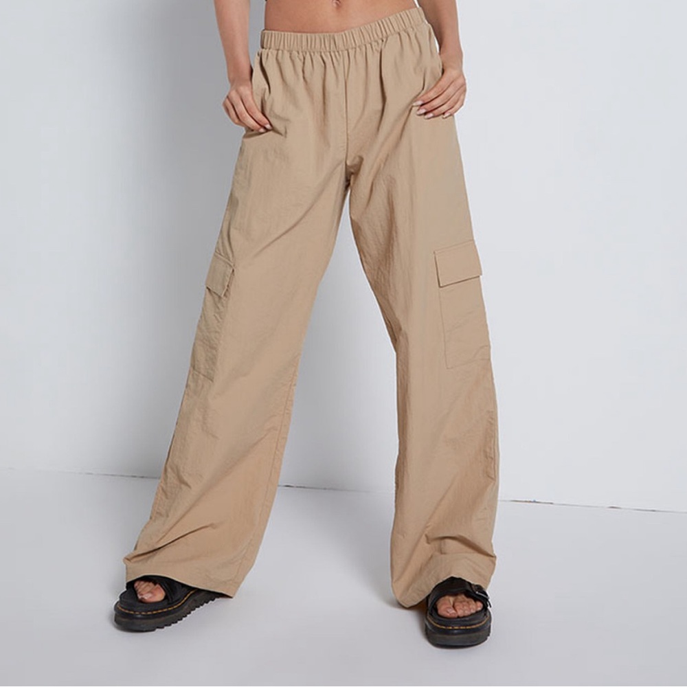PacSun Women LA Hearts Tan Khaki Wide Leg Pull-On Baggy Cargo Pants Size M NWT!